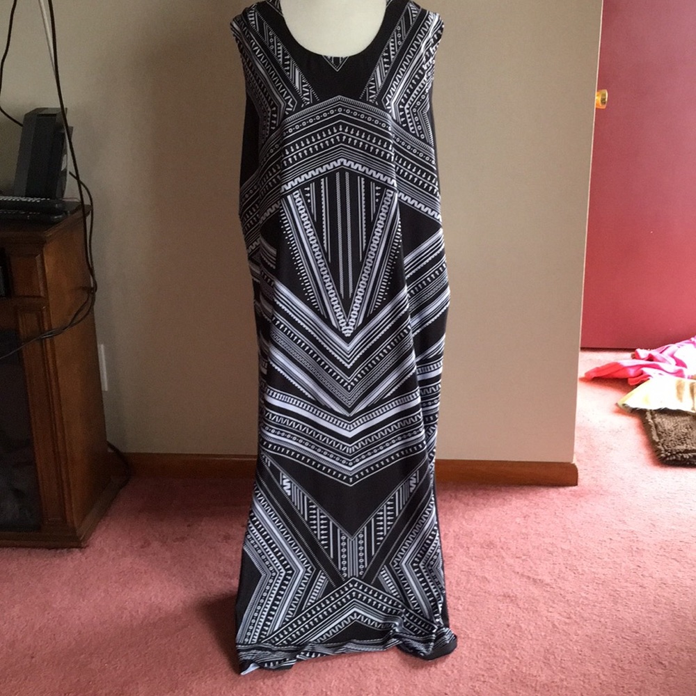 NWOT Black and White pattern dress